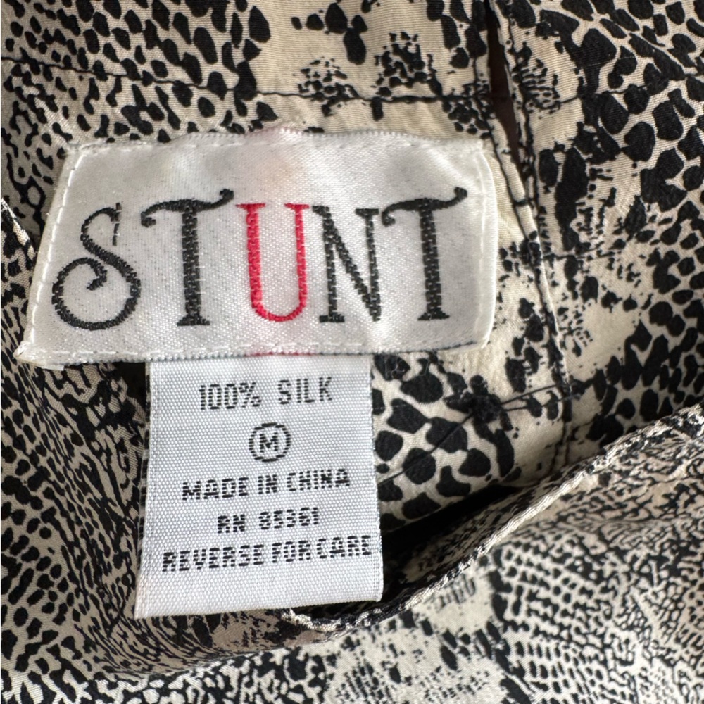 STUNT Blouse Silk Snakeprint Short Sleeve Pullover - Picture 9 of 11